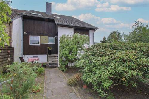 Außenansicht - Gestalten - Wohlfühlen - Leben: Reihenendhaus mit schönem Garten in ruhiger Lage von Weyhausen