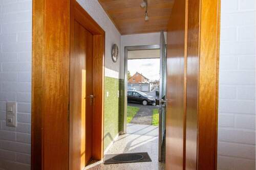 2. Windfang, Eingang - 4 Zimmer Reihenendhaus zum Kaufen in Castrop-Rauxel