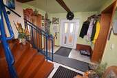 Diele mit Treppe ins OG - 