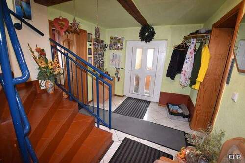 Diele mit Treppe ins OG - 