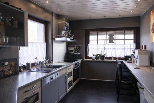 freundliche Küche im EG - 