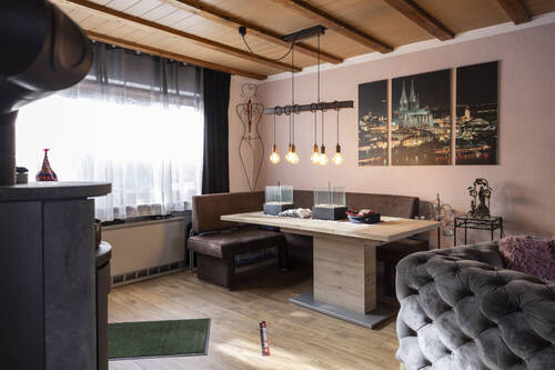 helles und großes Wohnzimmer im Anbau - 