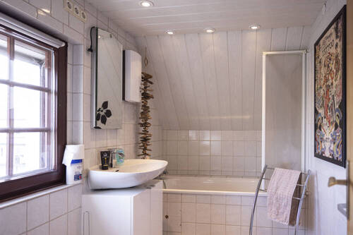 Bad mit Wanne im DG - 