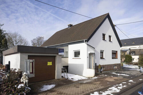 Wohnhaus mit Garage - 5 Zimmer Einfamilienhaus in Großkampenberg