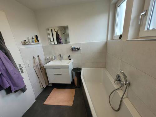 Bad1 - 3 Zimmer Etagenwohnung zur Miete in Sachsenheim