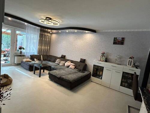 Wohnzimmer - 4 Zimmer Etagenwohnung in Augsburg