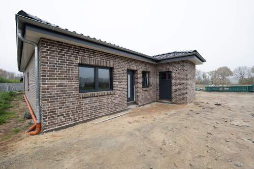 Seitenansicht - Doppelhaushälfte mit 98,00 m² in Hemmoor zur Miete