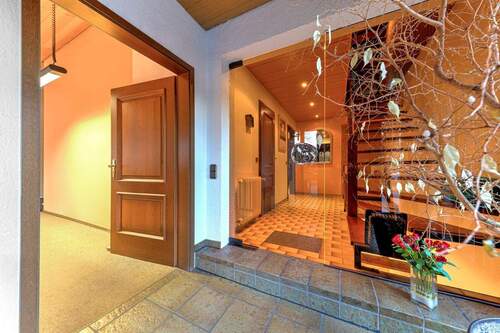 Eingangsbereich EG - 6 Zimmer Einfamilienhaus in Dettenhausen