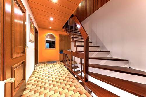 Diele Wohnhaus - Einfamilienhaus mit 215,00 m² in Dettenhausen zum Kaufen