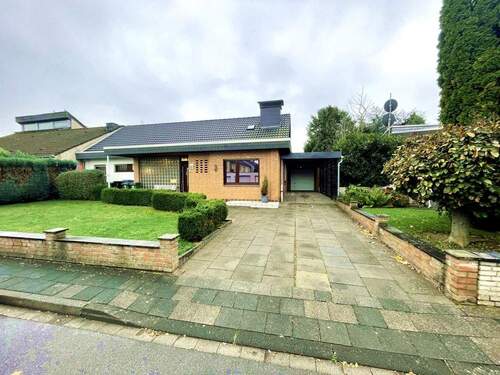 Ansicht Hausfront - 4 Zimmer Bungalow zum Kaufen in Düren