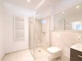 Badezimmer mit Dusche - 