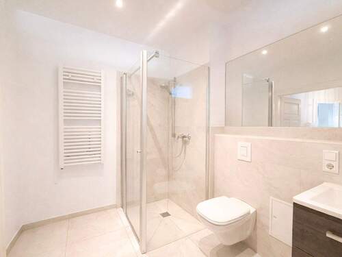 Badezimmer mit Dusche - 
