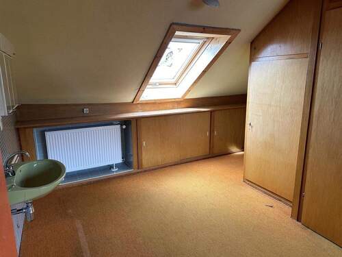 Hobbyraum /großes Schlafzimmer DG - 