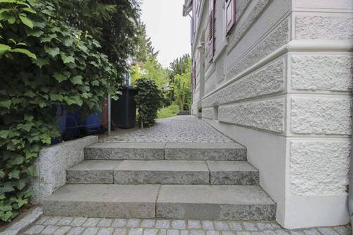 Eingang zu Gebäude - Mehrfamilienhaus, Wohnhaus mit 244,30 m² in Rottweil zum Kaufen