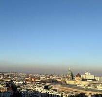 Leben über den Dächern Berlins: Sanierte 3-Zimmer-Wohnung mit zwei Balkonen