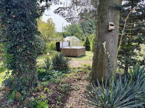 Garten mit Jacuzzi - 