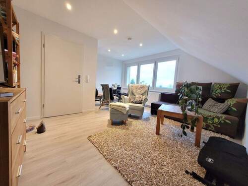 Wohnzimmer - Sonnige gemütliche Wohnung mit Einbauküche im Grünen Nähe Strausberg (OT Hohenstein)