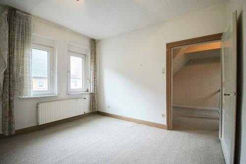 Schlafzimmer (2) 1. OG - 