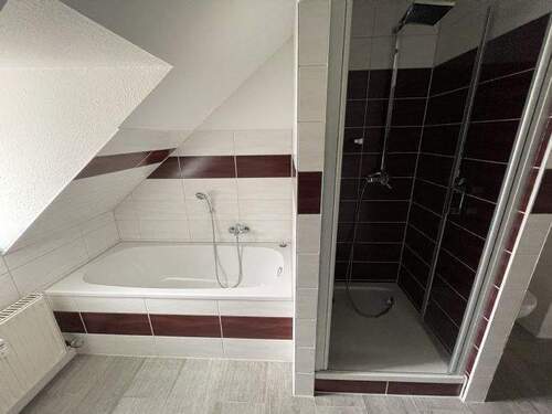 Bad - 3 Zimmer Etagenwohnung zur Miete in Lichtenstein