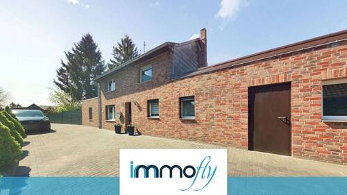 Hausansicht - Kleines Schmuckstück, großes Glück: 93 m² Wohnfläche & 742 m² Traumgrundstück verteilt auf 4 Zimmer