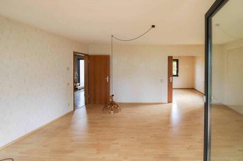 Blick vom Wohnzimmer ins Esszimmer - 