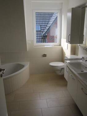 Bild 2 - 4 Zimmer Etagenwohnung zur Miete in Syke