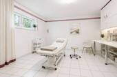 Behandlungszimmer_KI_staging - 