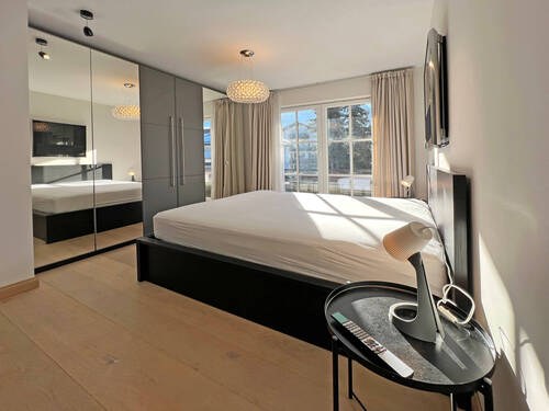 Schlafzimmer mit Einbaumöbeln - 