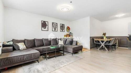 Wohnzimmer 2 - 2 Zimmer Etagenwohnung in Röthenbach