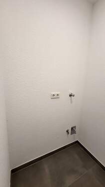 Hauswirtschaftraum mit Waschmaschinenanschluss.jpg - 