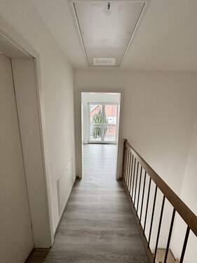 Flur DG Nr. 14 mit Zugang zum Spitzspeicher - 