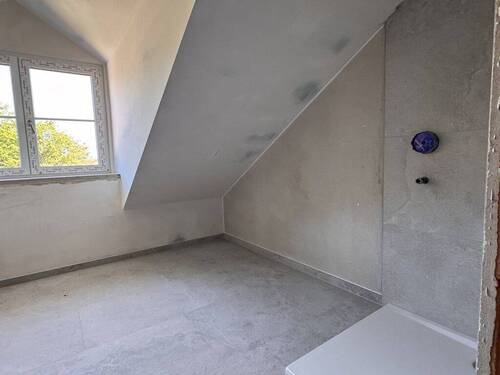 Bad mit Dusche - 2 Zimmer Etagenwohnung zur Miete in Grasbrunn