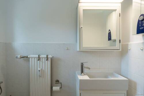 WC mit Waschtisch - 