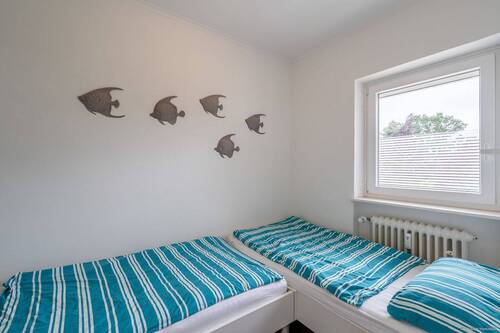 Schlafzimmer mit Fenster zum Laubengang - 