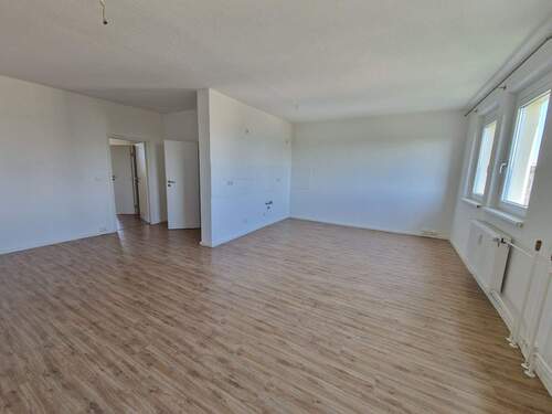 Wohnzimmer - Etagenwohnung mit 81,30 m² in Magdeburg zur Miete