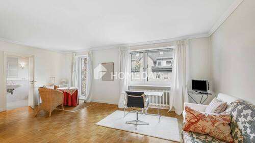 Wohnzimmer 1 - Gepflegte 1-Zi.-Whg. in Top-Lage mit franz. Balkon (ursprünglich 2 Zimmer, Rückumwandlung möglich)