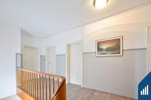 Treppenaufgang und Flur - 1 Zimmer Etagenwohnung zur Miete in Würzburg