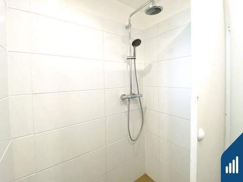 Dusche - gemeinschaftlich - Etagenwohnung mit 10,00 m&sup2; in Würzburg zur Miete