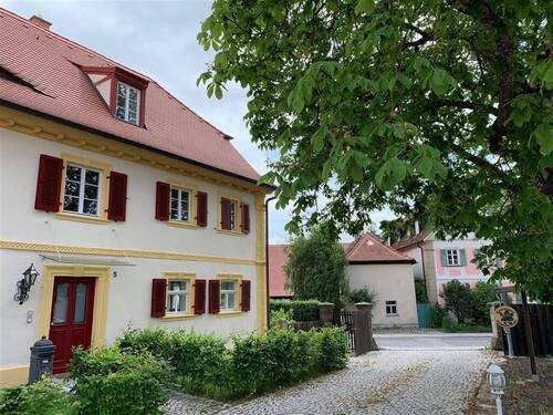 Außenansicht - 7 Zimmer Doppelhaushälfte zum Kaufen in Stegaurach