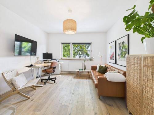 heller Wohnbereich - 4 Zimmer Etagenwohnung zum Kaufen in Wiesbaden