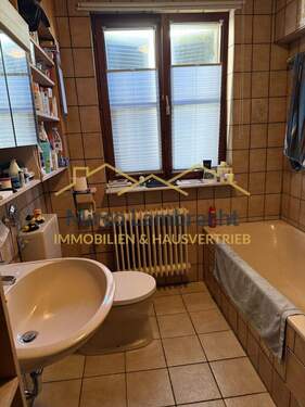 Bad mit Badewanne - 