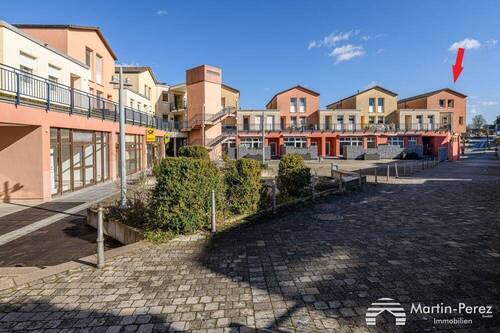 Gebäudeansicht - Hübsche Zwei-Zimmer-Wohnung in zentraler Lage - Aufzug - Keller - Stellplatz -