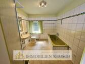Dusch- und Wannenbad mit Waschmaschinenanschluss - 