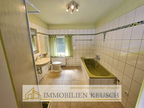 Dusch- und Wannenbad mit Waschmaschinenanschluss - 