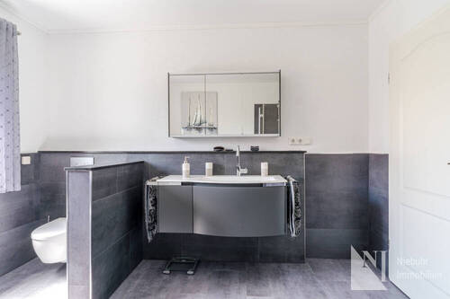 Badezimmerausstattung im DG - 