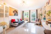Wohnzimmer - Zentrale, frei werdende 2-Zimmer-Wohnung mit Südwestterrasse & Stellplatz in Bamberg