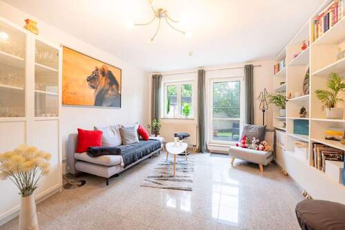 Wohnzimmer - Zentrale, frei werdende 2-Zimmer-Wohnung mit Südwestterrasse & Stellplatz in Bamberg