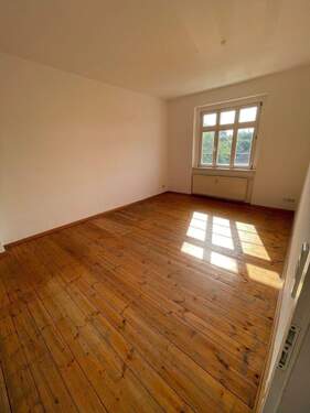 1 großes Zimmer mit Dielen.jpeg - 