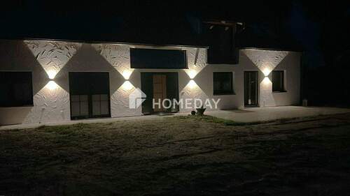 Außen mit Beleuchtung vorne - 