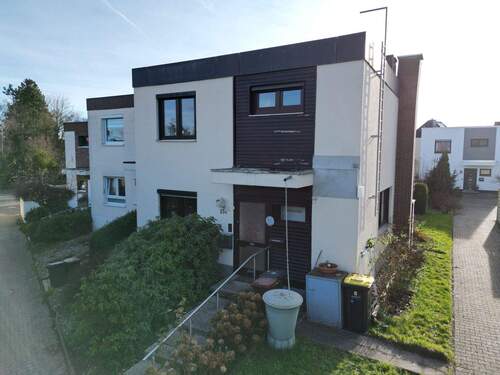 Hausansicht - ***Charmantes Reiheneckhaus mit Garage, Terrasse und Garten***